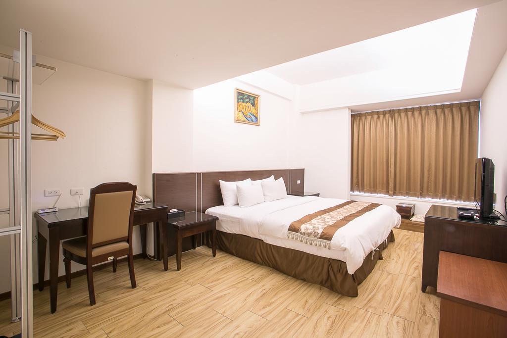 Huang Shin Business Hotel-Chung Kang Taichung Bagian luar foto
