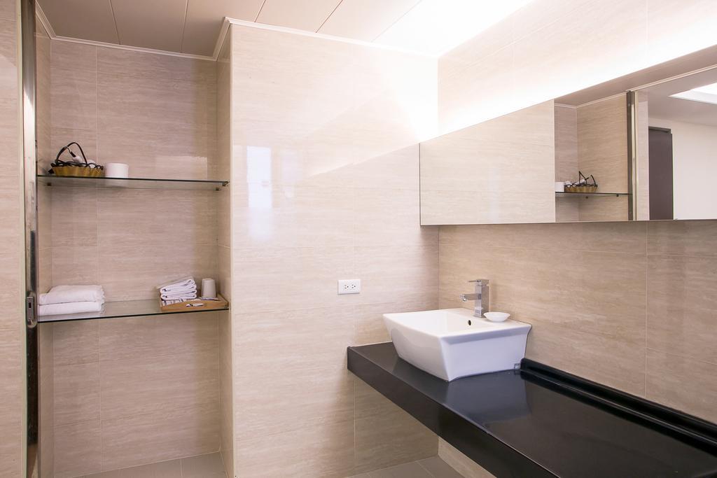 Huang Shin Business Hotel-Chung Kang Taichung Bagian luar foto
