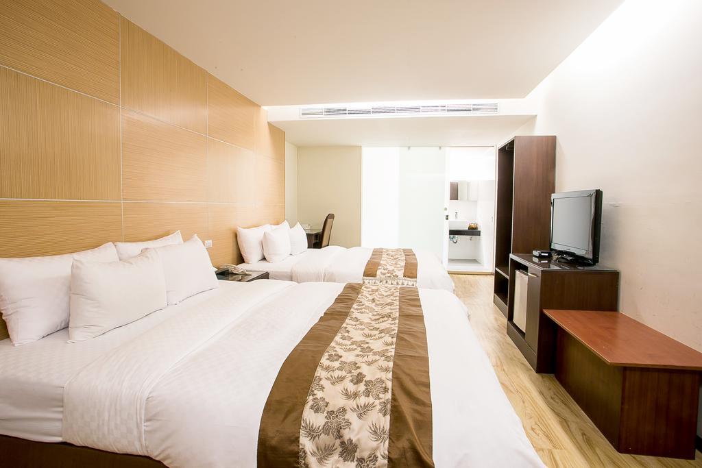 Huang Shin Business Hotel-Chung Kang Taichung Bagian luar foto