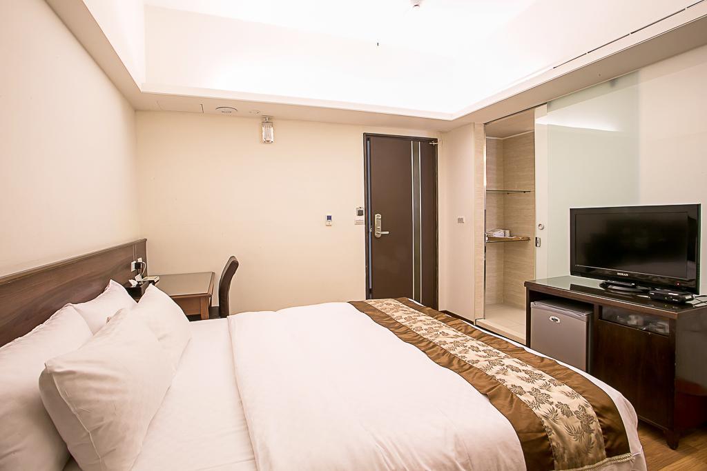 Huang Shin Business Hotel-Chung Kang Taichung Bagian luar foto